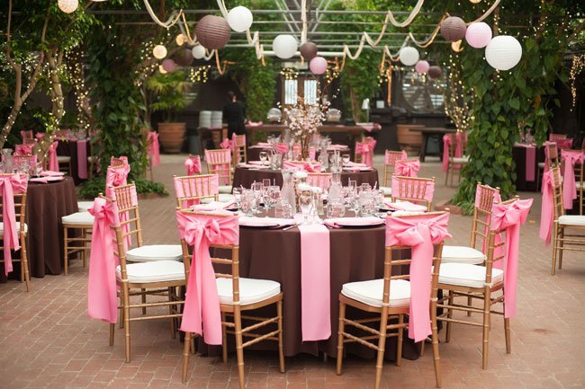 reception mariage theme japon, decor accessoire fete chocolet et rose, vboule chinoises